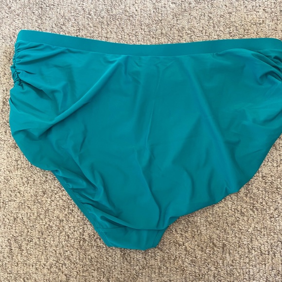 Catherines SZ 3X or 4X bathing suit bottom ruching - Picture 3 of 7